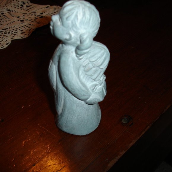 Isabel Bloom Angel - Angel Holding a Wrapped Present - Decorative Angel Signed - Picture 2 of 7